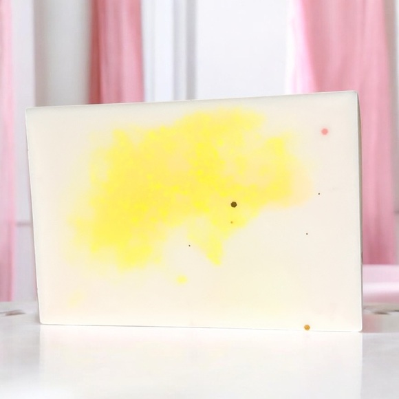 Sweet lily floral HANDMADE soap donkey milk & coconut oil 2x3 inch 4oz - Picture 3 of 3